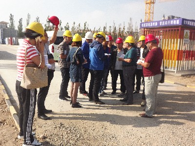 9月3日乌海市乌达区区长延文龙一行到城建公司乌海乌达区嘉铭雅苑工程调研指导工作2.jpg