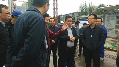 成都市市委副秘书长林旭到城建公司成都二十中学校改扩建工程调研指导1.jpg