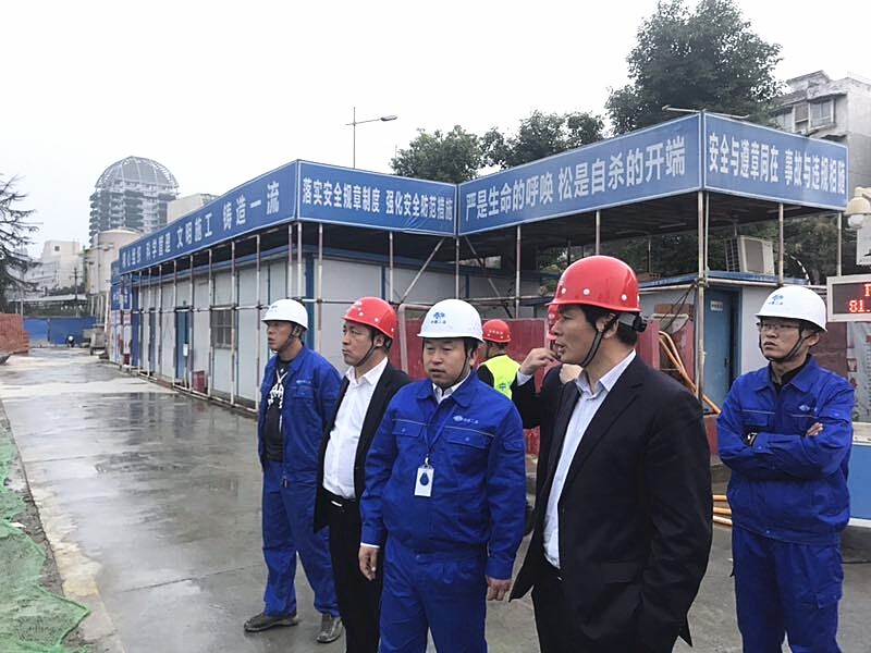 10月19日朱广侠总经理到城建公司成都二十中工程调研指导1.jpg