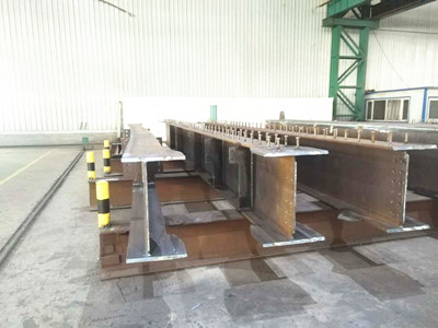 钢构公司结构三车间实训基地三层梁全部制作完成.jpg