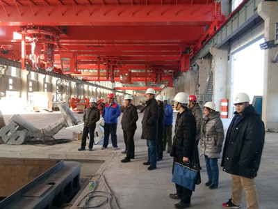 公司对钢构公司项目部冬期施工安全工作进行检查.jpg