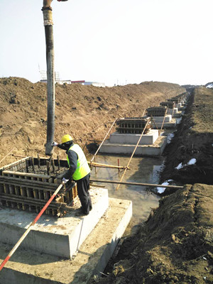 钢构公司江苏盱眙跃马项目砼基础浇筑全部完成_副本.jpg