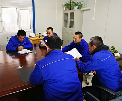 建安公司濮阳项目部组织党员学习百问2.jpg