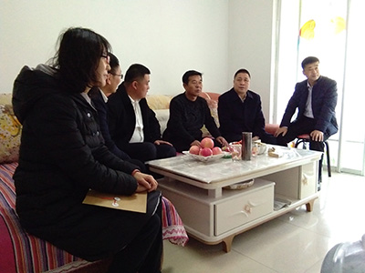 慰问困难党员&nbsp;送去新春祝福1.jpg