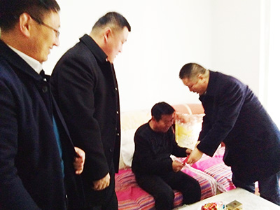 常志成总经理慰问建安分公司困难党员于家成8.jpg