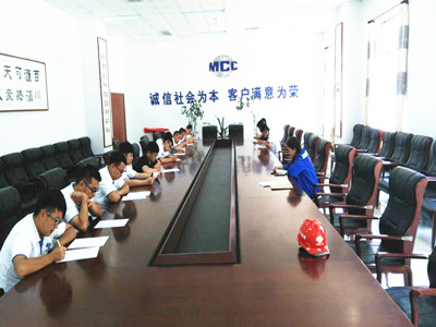 钢构公司认真做好新入职大学生的安全教育培训工作.jpg