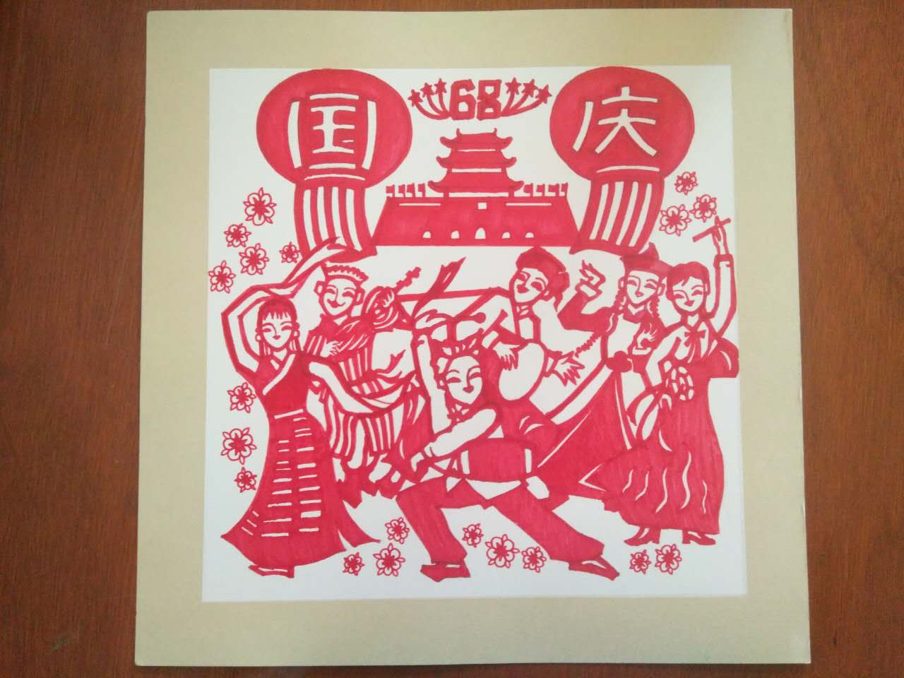 4城市智能公司 剪纸画—庆国庆 作者：朱雅文.jpg