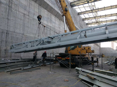 1492744544597.jpg 刮板取料机悬臂吊装_副本.jpg