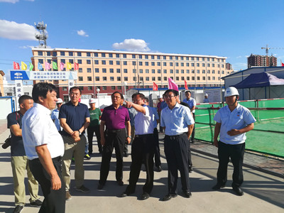 霍盟长视察工地7.24_副本.jpg