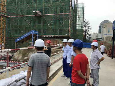8月22日成都市建委相关领导到城建公司成都二十中学校工程项目部检查指导.jpg