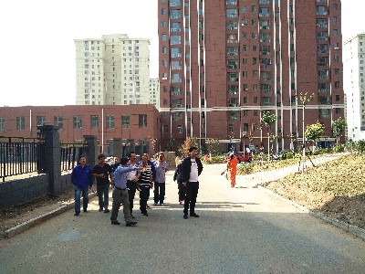 北梁新区棚改指挥部施工管理组主任武俊生一行到城建公司北梁北八区工程调研指导.jpg