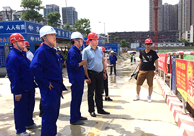5月25日金牛区区长到城建公司二十中学习工程调研指导.jpg