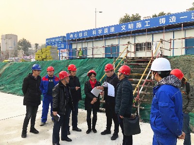 金牛区政协副主席张晓静一行到城建公司成都二十中学校改改扩建工程调研指导1.jpg